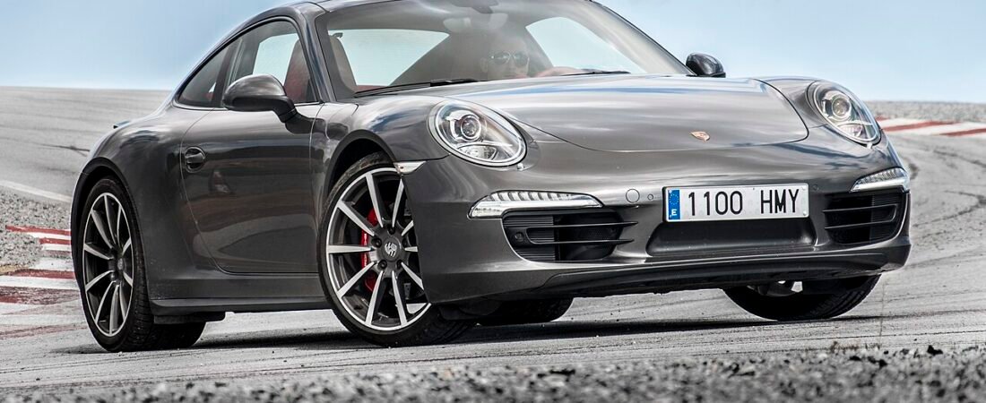 Porsche 911 Carrera (2023)