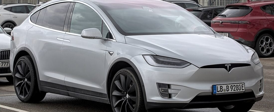 Tesla Model X (2023)