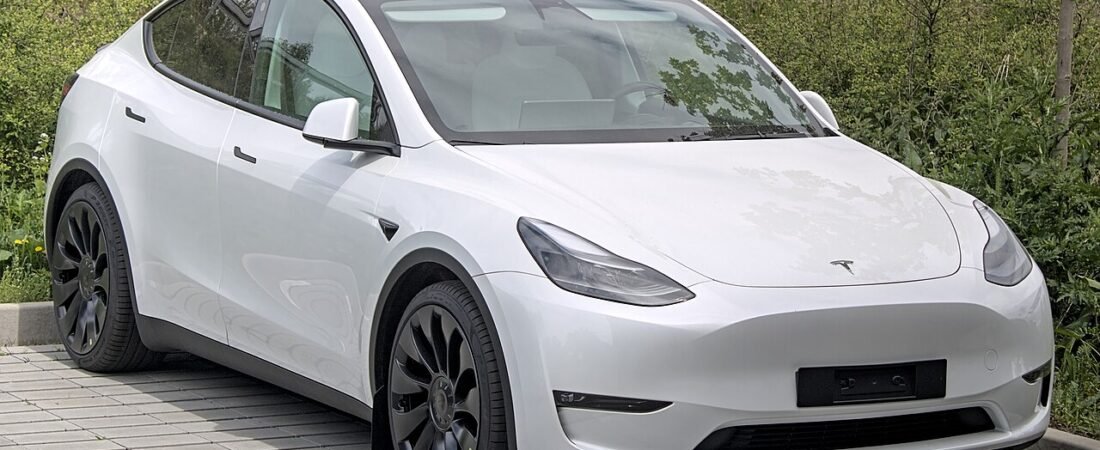 Tesla Model Y (2024)